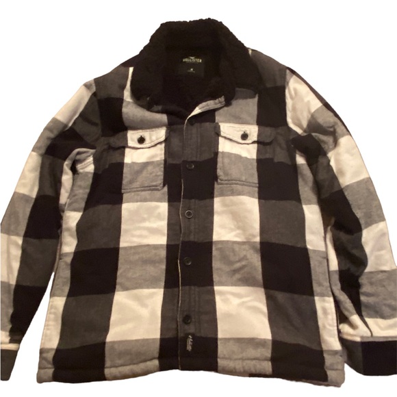 Hollister Jackets & Blazers - Women’s Hollister size M long sleeve plaid fleece jacket